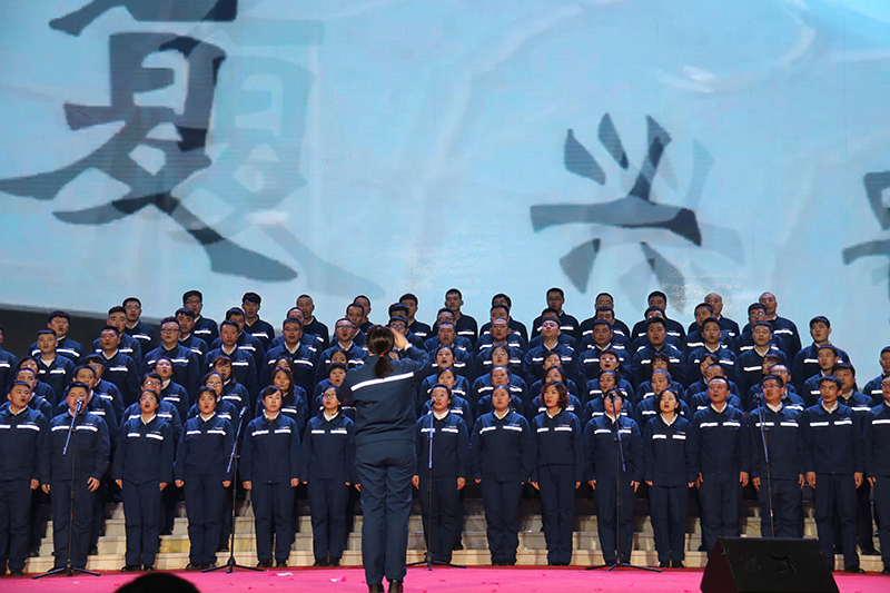 大合唱?jiǎng)趧?dòng)托起中國夢(mèng).JPG
